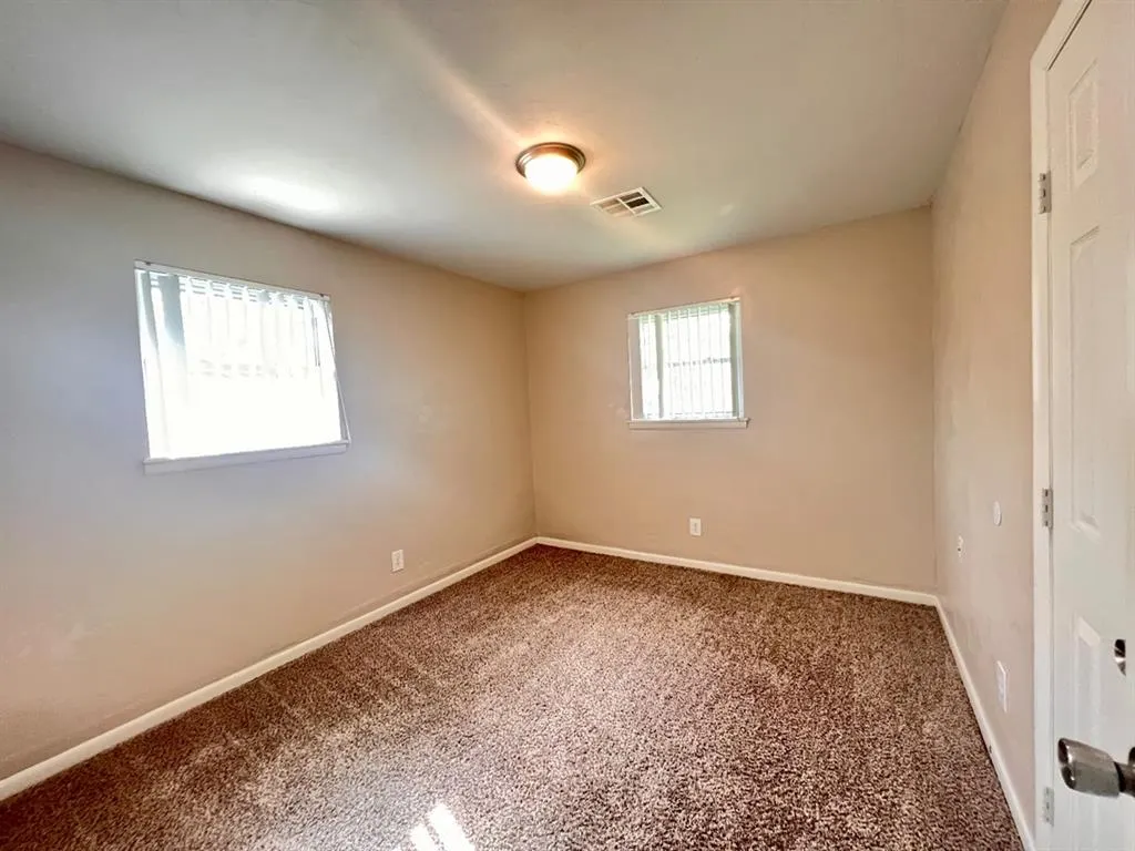 Photo 9 — 740 SW 4th Place, Moore, OK 73160