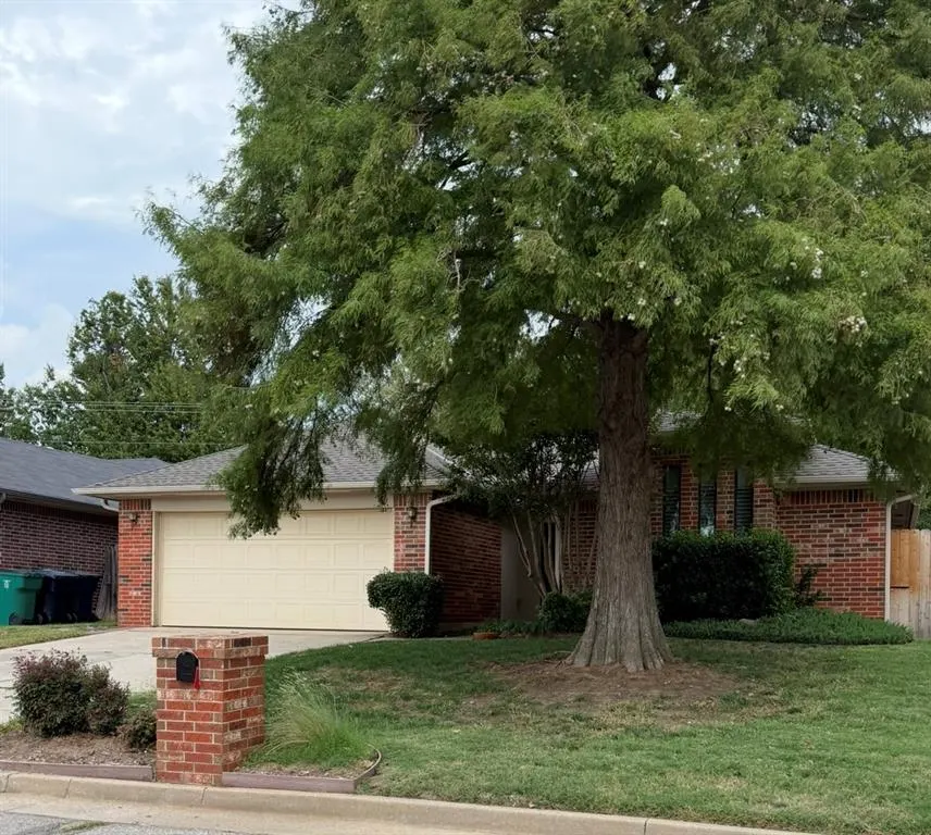 Front exterior — 17100 Valley Crest, Edmond, OK 73012