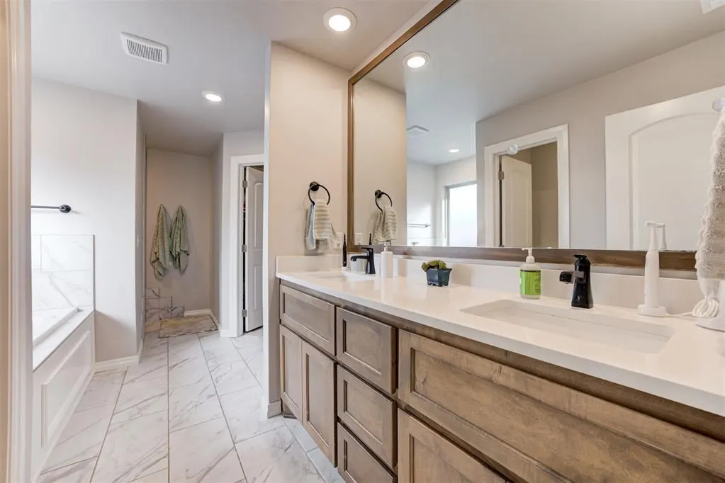 Photo 14 — 3209 Poppey Lane, Edmond, OK 73012