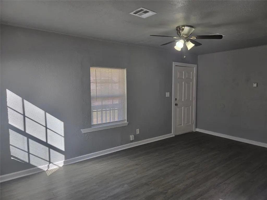 Photo 4 — 214 W Kittyhawk Drive, Midwest City, OK 73110