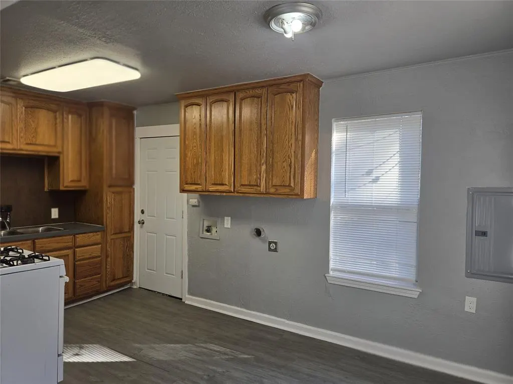 Photo 7 — 214 W Kittyhawk Drive, Midwest City, OK 73110