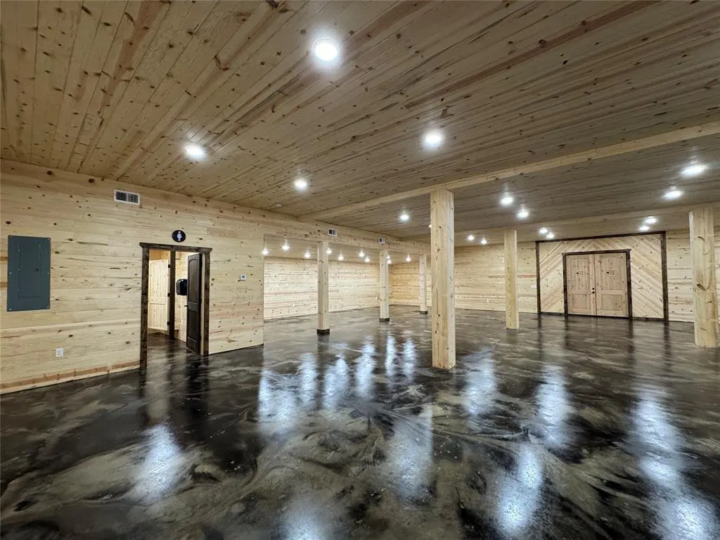 Photo 4 — 23142 Zafra Road, Smithville, OK 74957