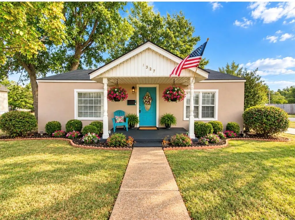 Front exterior — 1327 S 16th Street, Chickasha, OK 73018