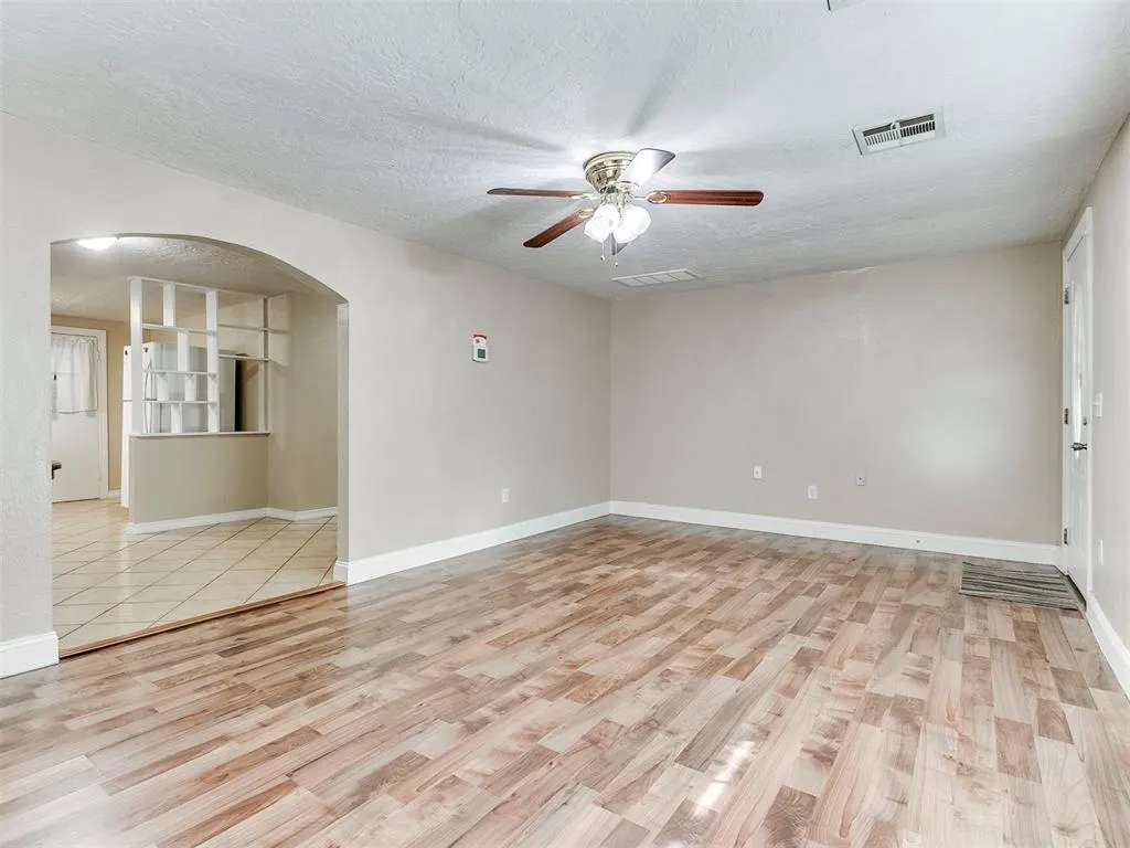 Photo 7 — 1327 S 16th Street, Chickasha, OK 73018