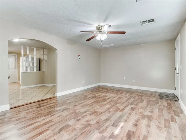 Photo 7 — 1327 S 16th Street, Chickasha, OK 73018