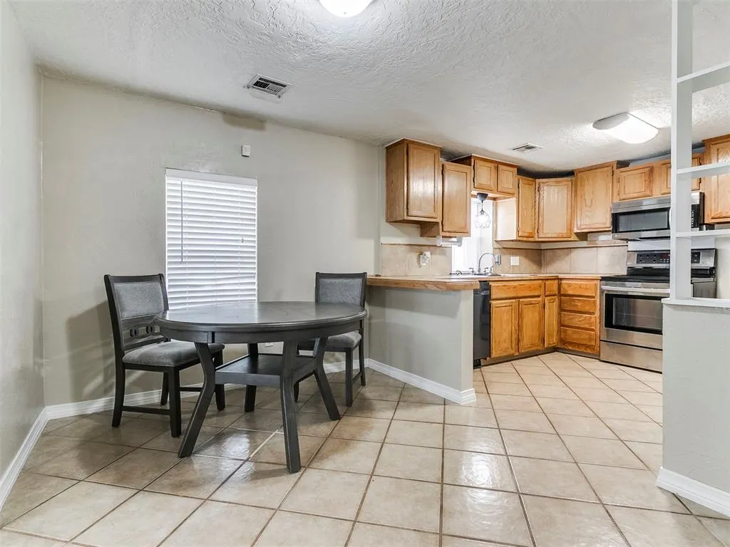 Photo 9 — 1327 S 16th Street, Chickasha, OK 73018