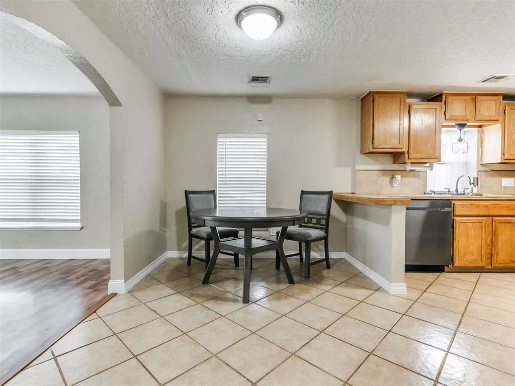 Photo 10 — 1327 S 16th Street, Chickasha, OK 73018