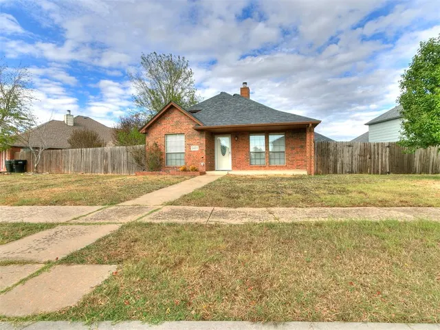 Photo 2 — 1423 SW 24th Street, Moore, OK 73170