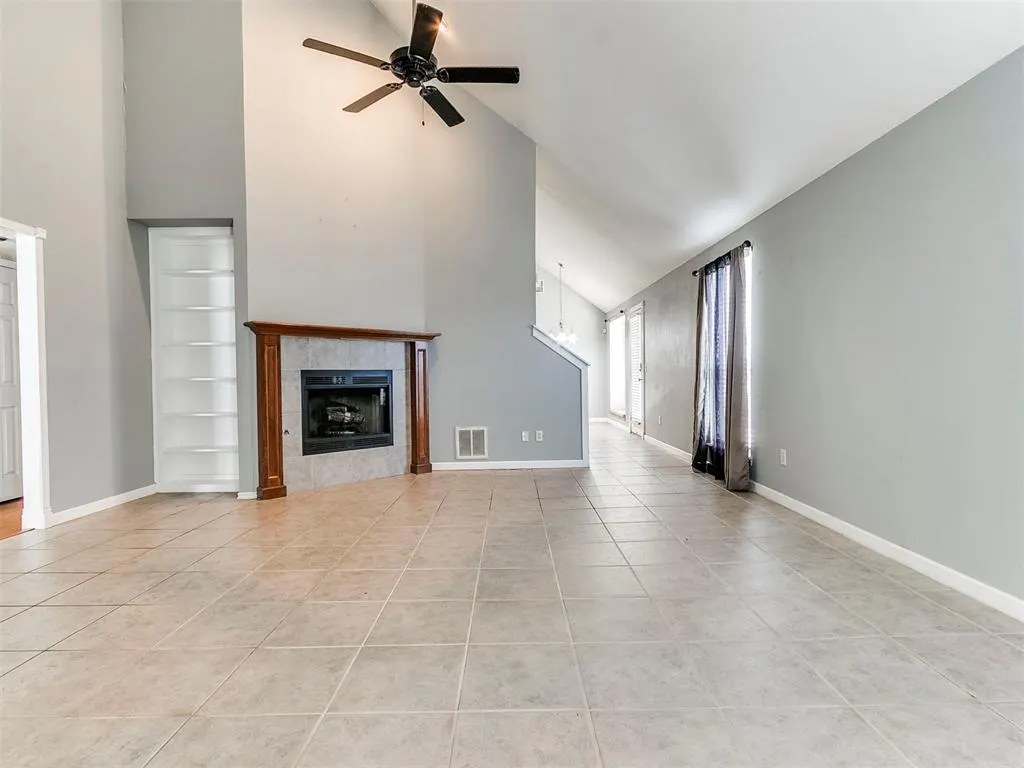 Photo 5 — 1423 SW 24th Street, Moore, OK 73170