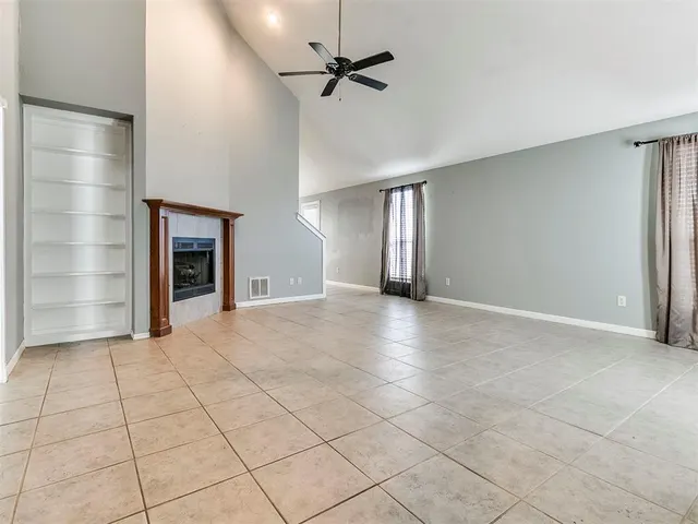 Photo 7 — 1423 SW 24th Street, Moore, OK 73170