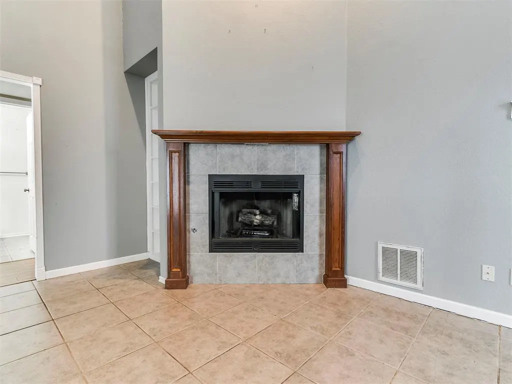Photo 9 — 1423 SW 24th Street, Moore, OK 73170