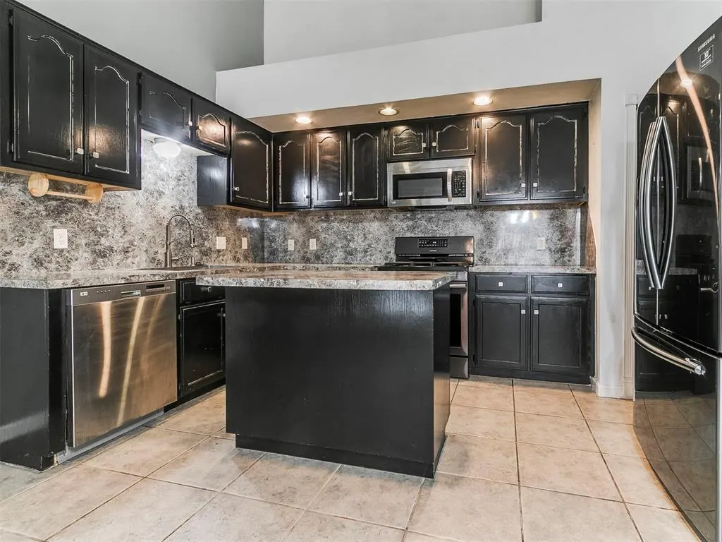 Photo 16 — 1423 SW 24th Street, Moore, OK 73170
