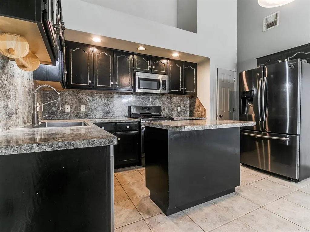 Photo 17 — 1423 SW 24th Street, Moore, OK 73170