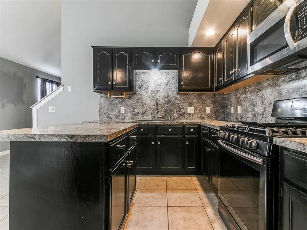 Photo 18 — 1423 SW 24th Street, Moore, OK 73170
