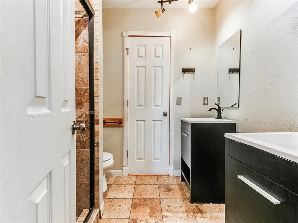 Photo 28 — 1423 SW 24th Street, Moore, OK 73170