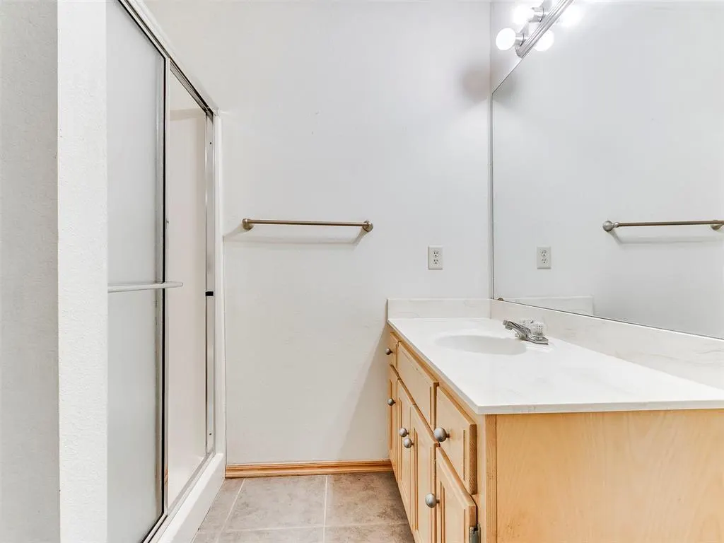 Photo 33 — 1423 SW 24th Street, Moore, OK 73170