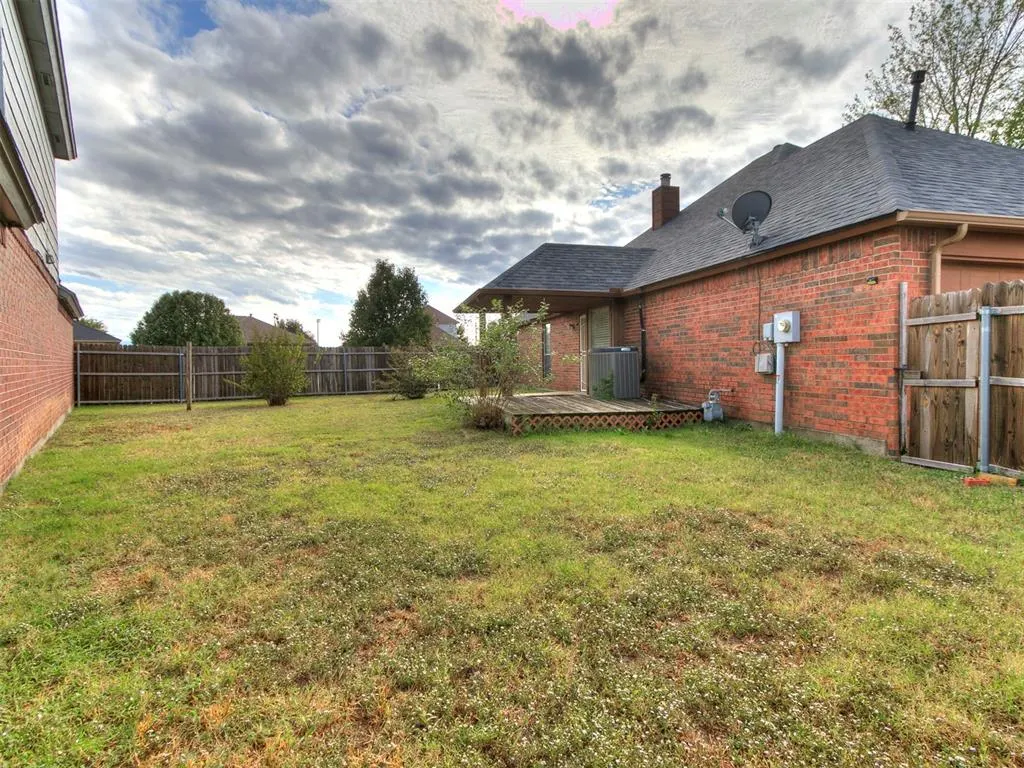 Photo 40 — 1423 SW 24th Street, Moore, OK 73170