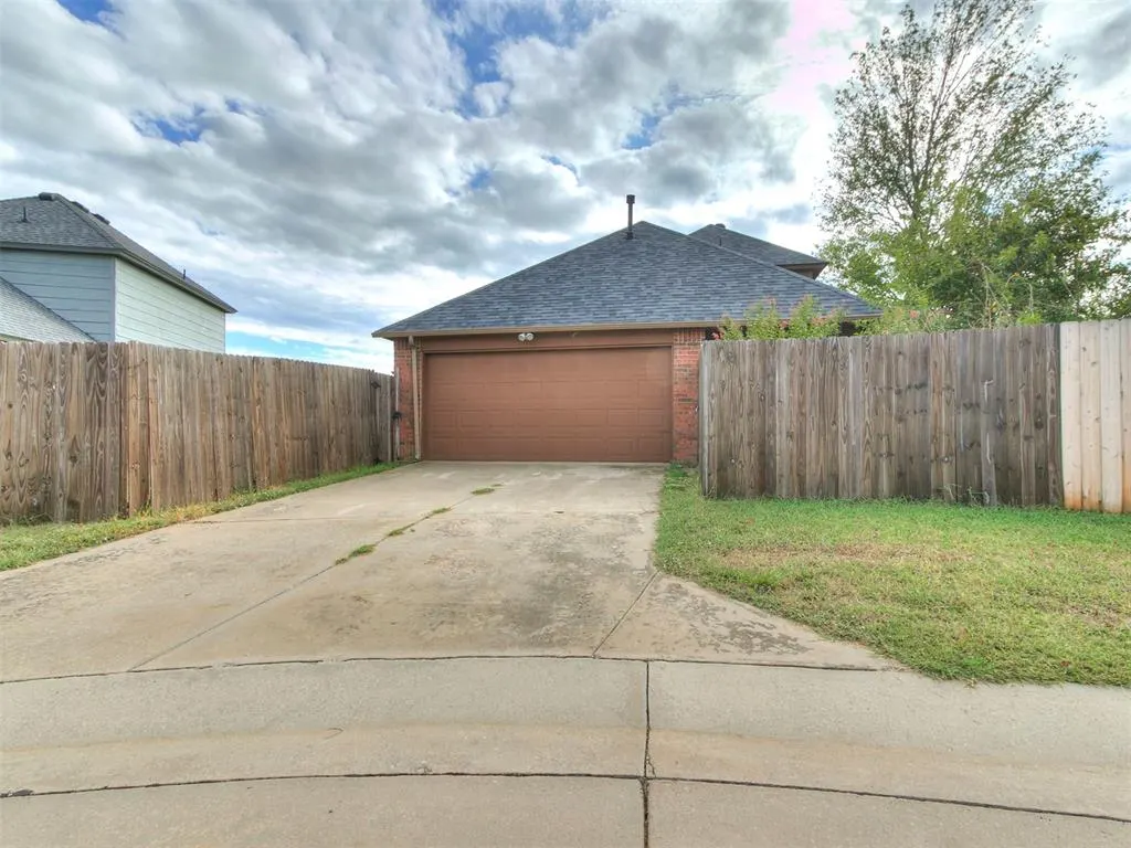 Photo 42 — 1423 SW 24th Street, Moore, OK 73170