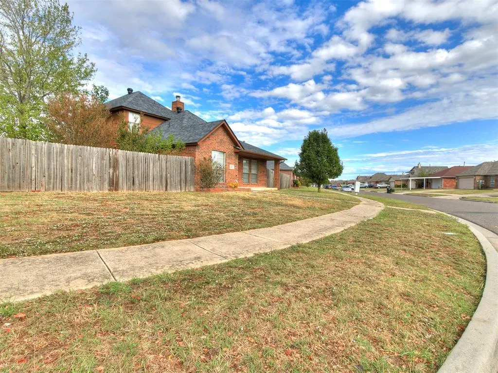 Photo 44 — 1423 SW 24th Street, Moore, OK 73170