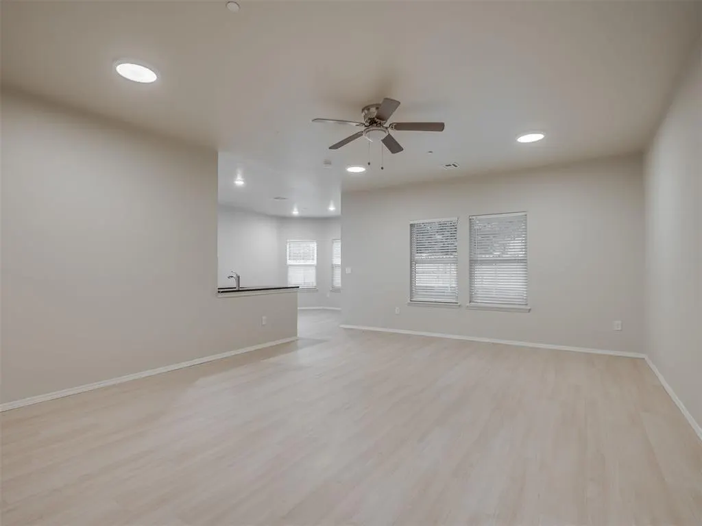Photo 5 — 225 E Abbot Lane, Mustang, OK 73064