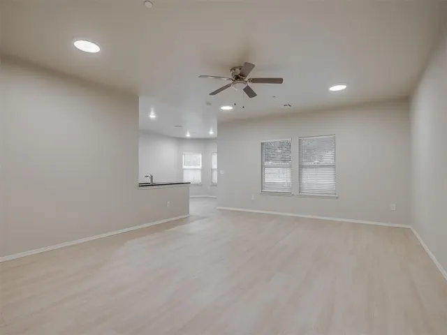 Photo 5 — 225 E Abbot Lane, Mustang, OK 73064