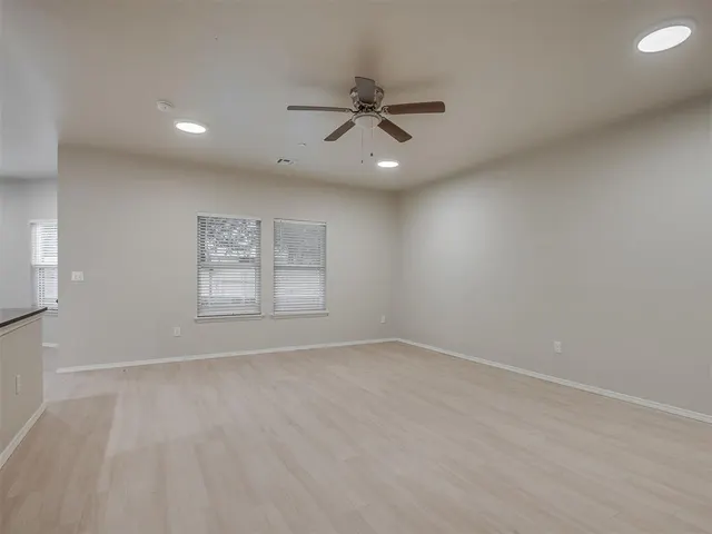 Photo 6 — 225 E Abbot Lane, Mustang, OK 73064