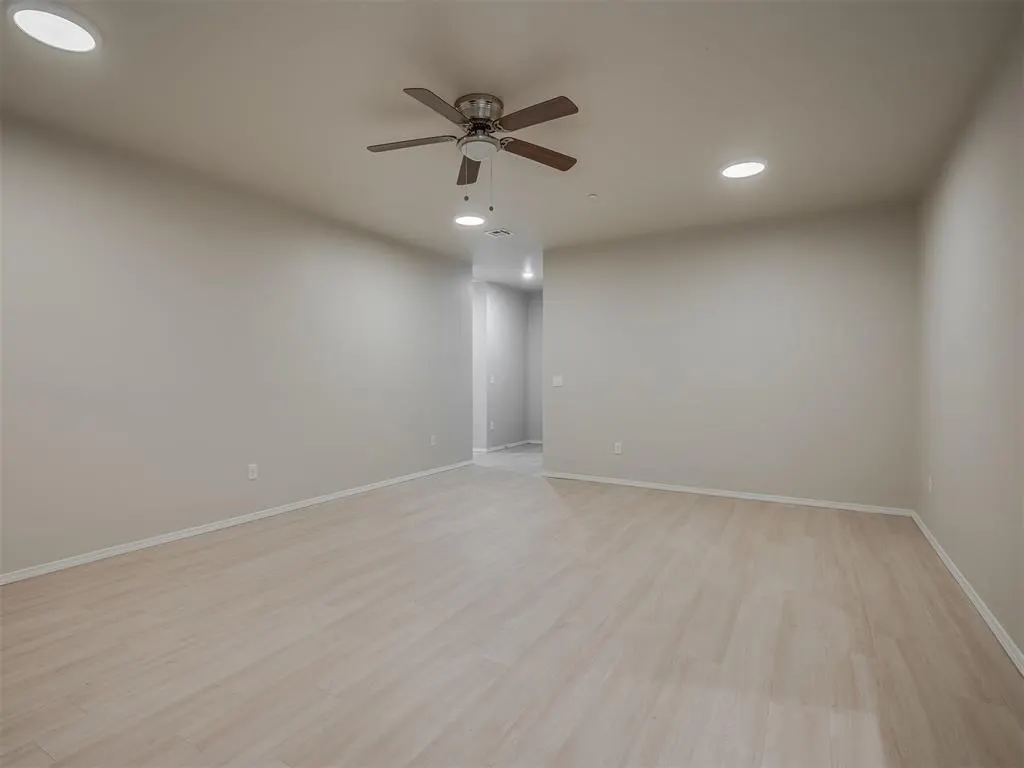 Photo 8 — 225 E Abbot Lane, Mustang, OK 73064