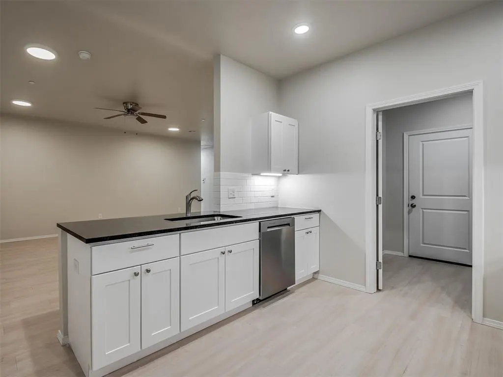 Photo 12 — 225 E Abbot Lane, Mustang, OK 73064