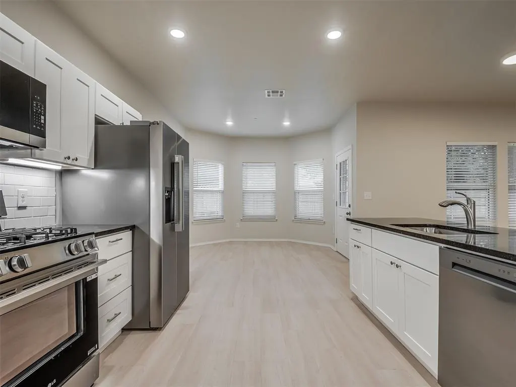 Photo 16 — 225 E Abbot Lane, Mustang, OK 73064