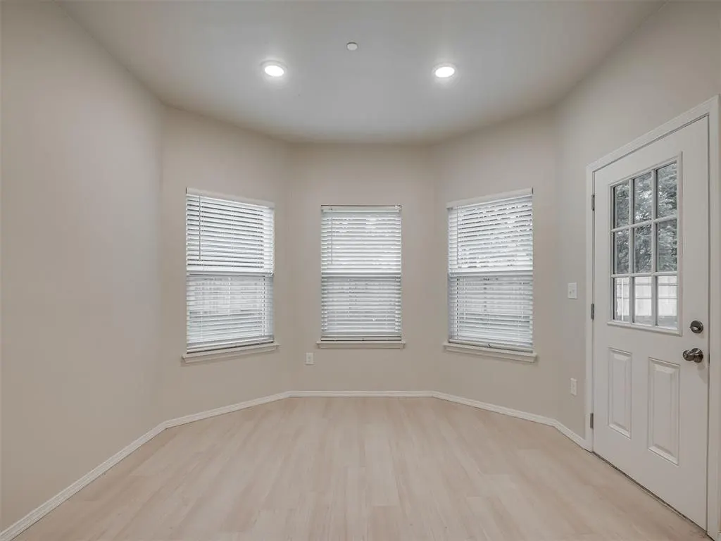 Photo 17 — 225 E Abbot Lane, Mustang, OK 73064