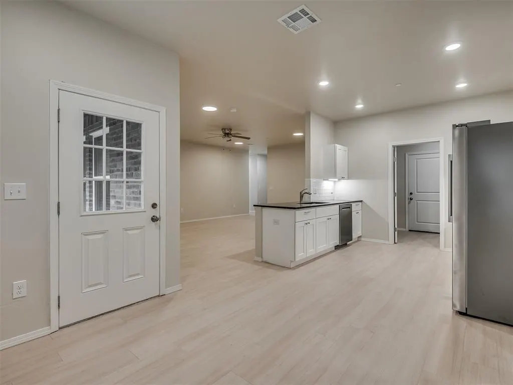 Photo 18 — 225 E Abbot Lane, Mustang, OK 73064