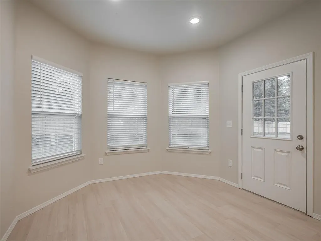Photo 19 — 225 E Abbot Lane, Mustang, OK 73064