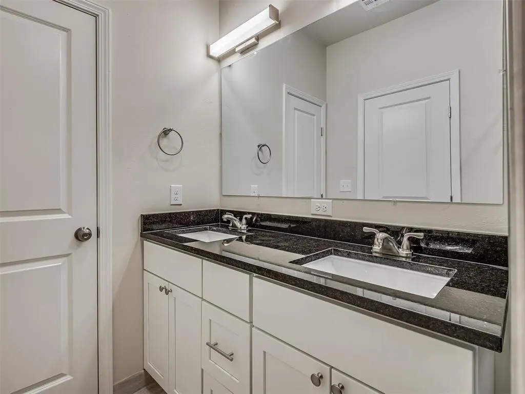 Photo 28 — 225 E Abbot Lane, Mustang, OK 73064
