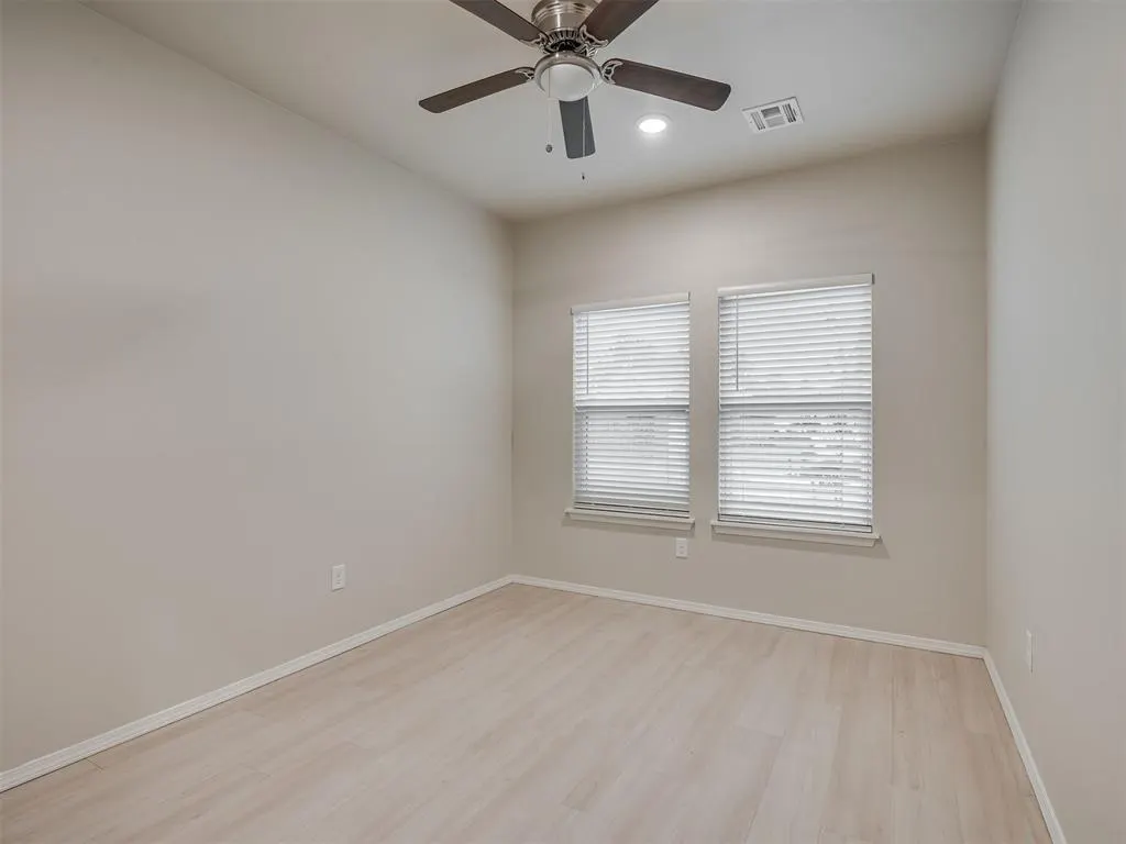 Photo 32 — 225 E Abbot Lane, Mustang, OK 73064
