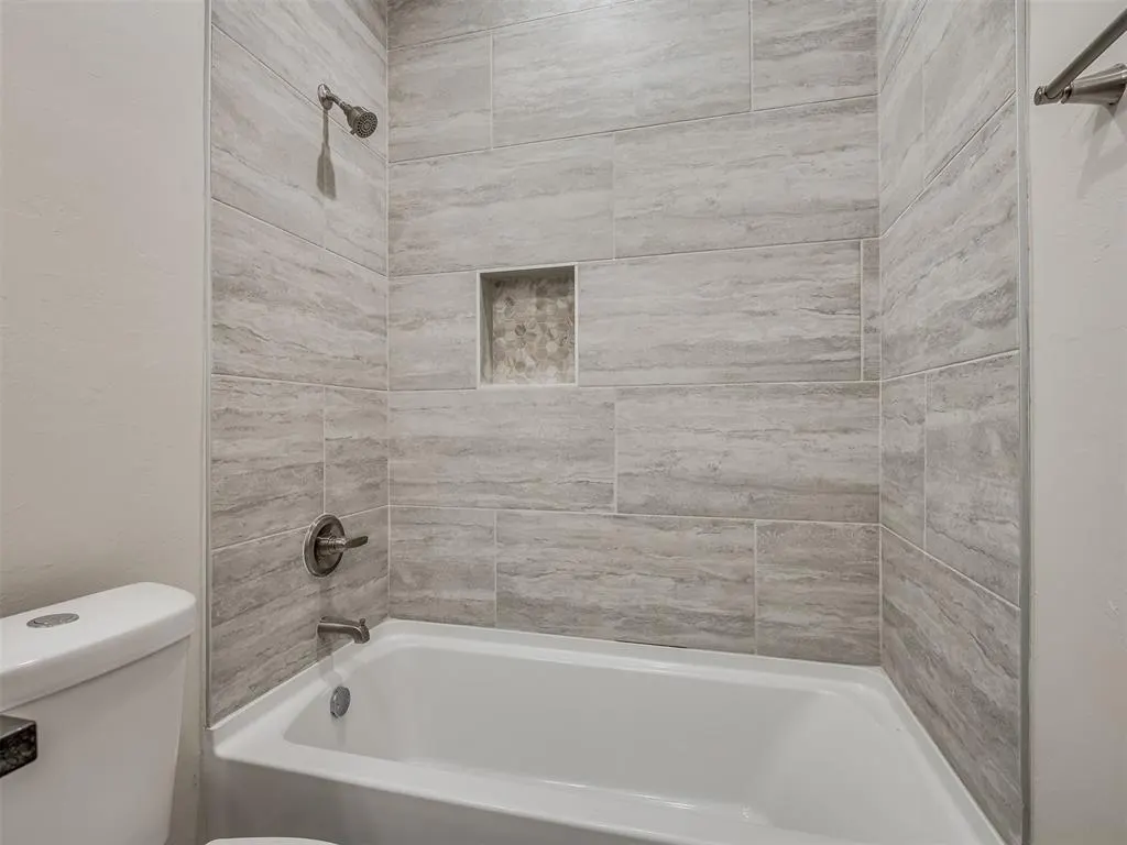 Photo 35 — 225 E Abbot Lane, Mustang, OK 73064