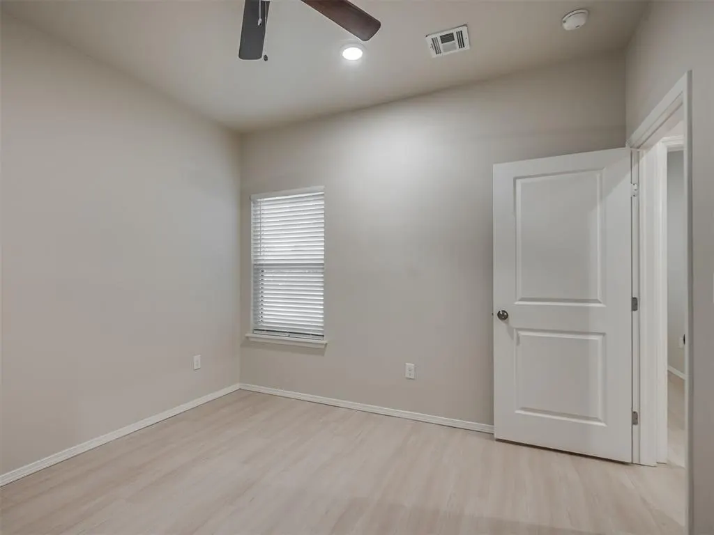 Photo 38 — 225 E Abbot Lane, Mustang, OK 73064