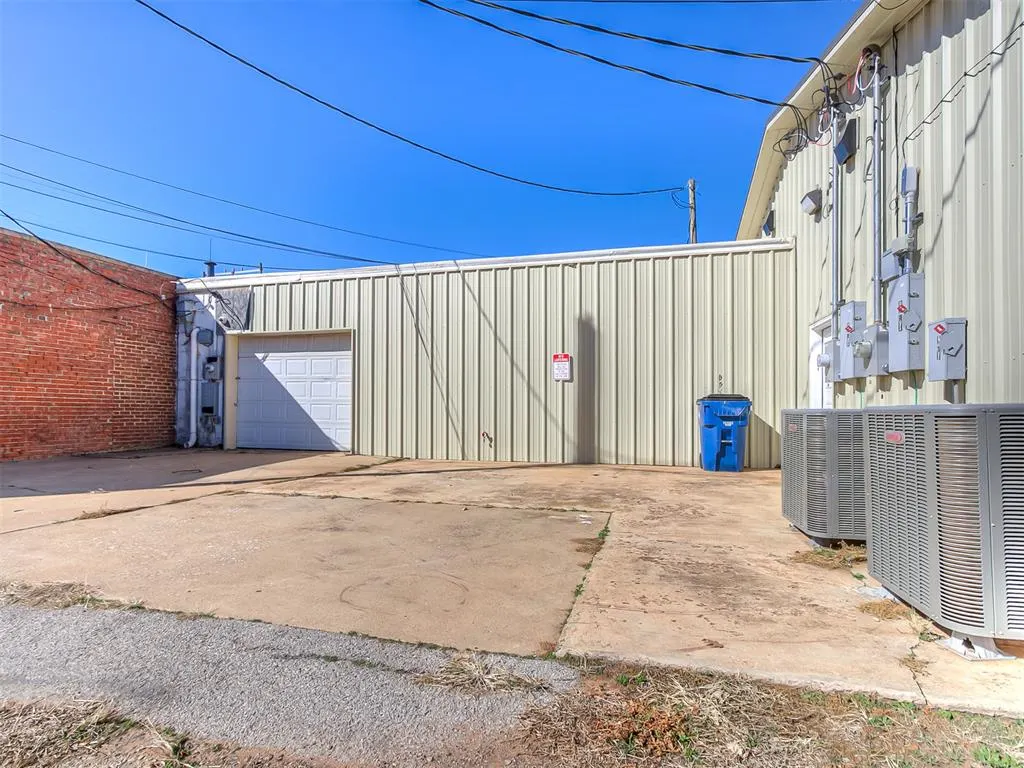 Photo 8 — 211 E Cleveland Avenue, Guthrie, OK 73044
