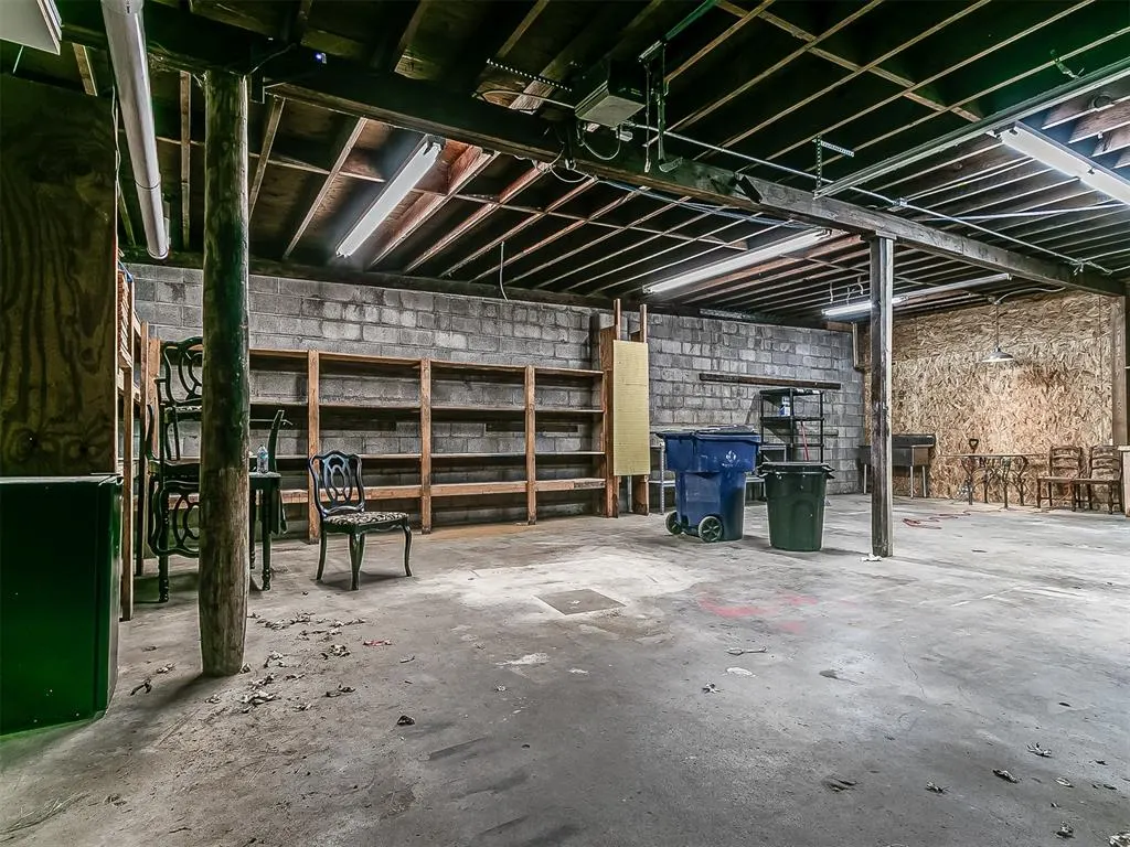 Photo 14 — 211 E Cleveland Avenue, Guthrie, OK 73044