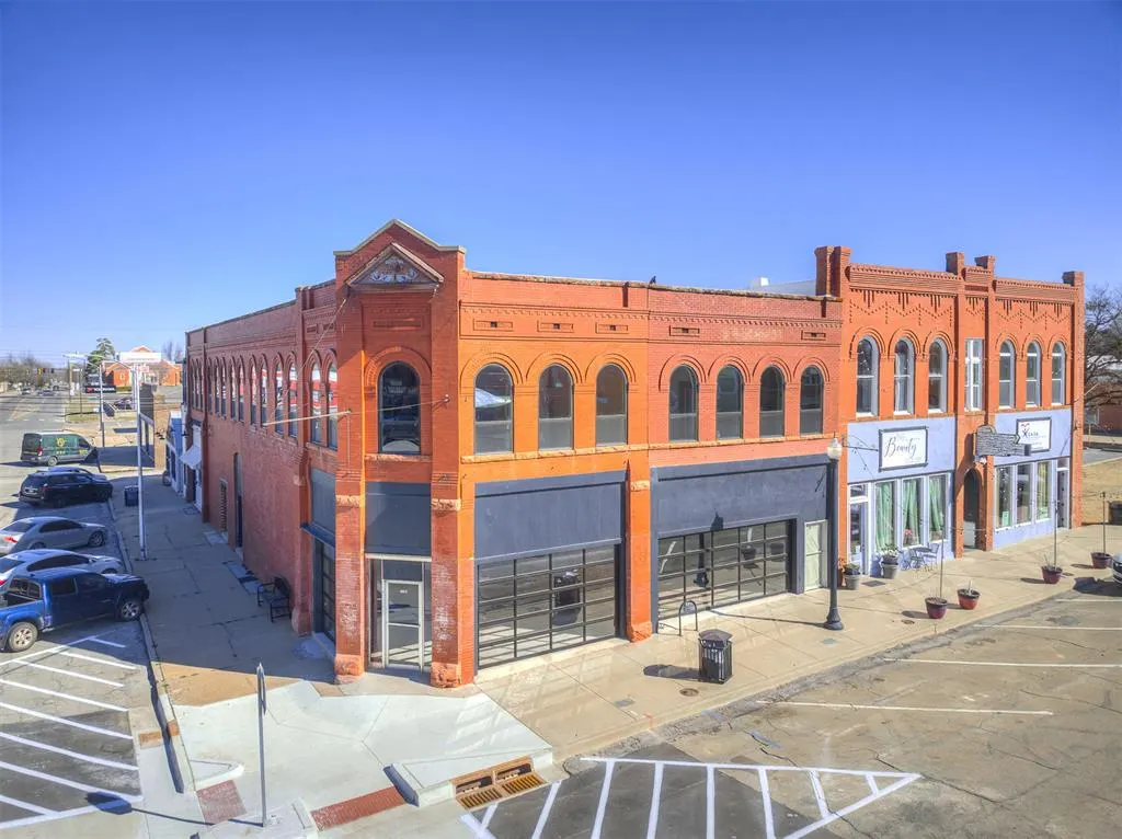 Photo 3 — 204 E Oklahoma Avenue, Guthrie, OK 73044
