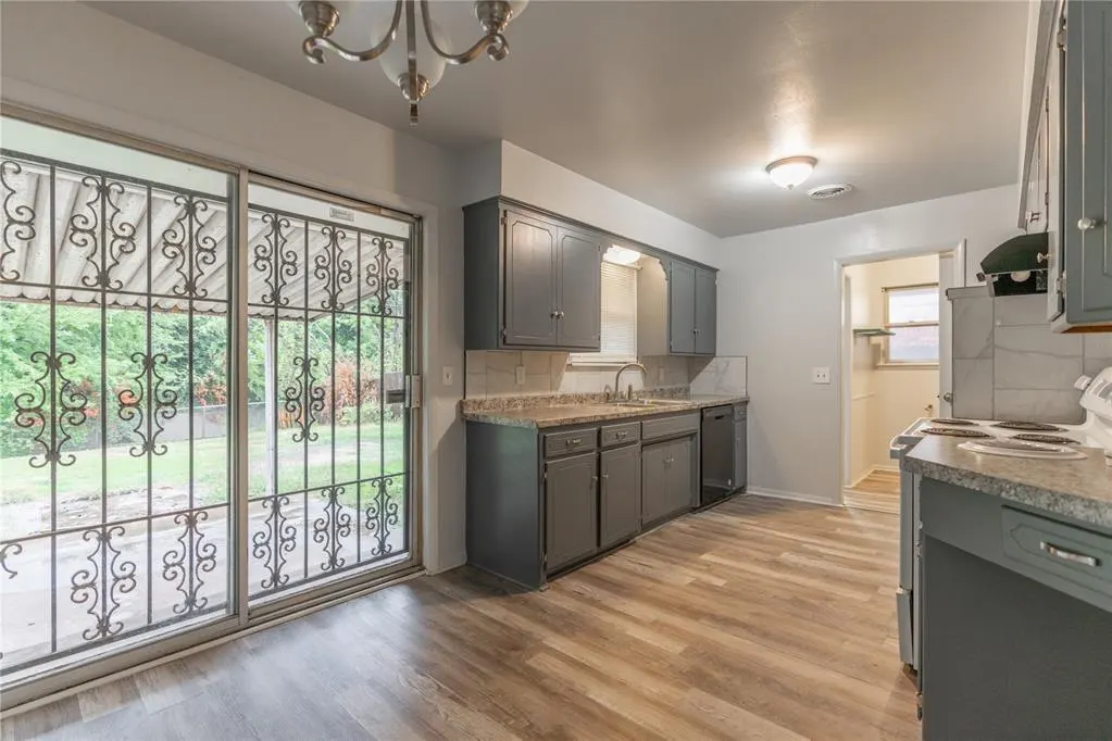 Photo 5 — 125 Philbrook Drive, Oklahoma City, OK 73109
