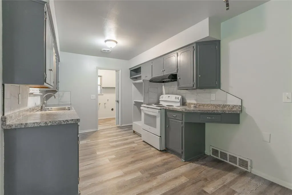 Photo 6 — 125 Philbrook Drive, Oklahoma City, OK 73109