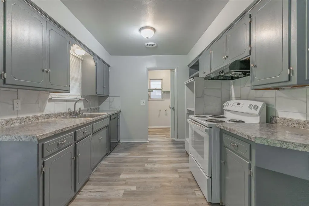 Photo 8 — 125 Philbrook Drive, Oklahoma City, OK 73109