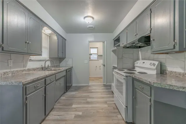 Photo 8 — 125 Philbrook Drive, Oklahoma City, OK 73109