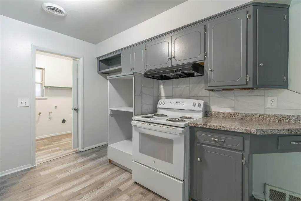 Photo 9 — 125 Philbrook Drive, Oklahoma City, OK 73109