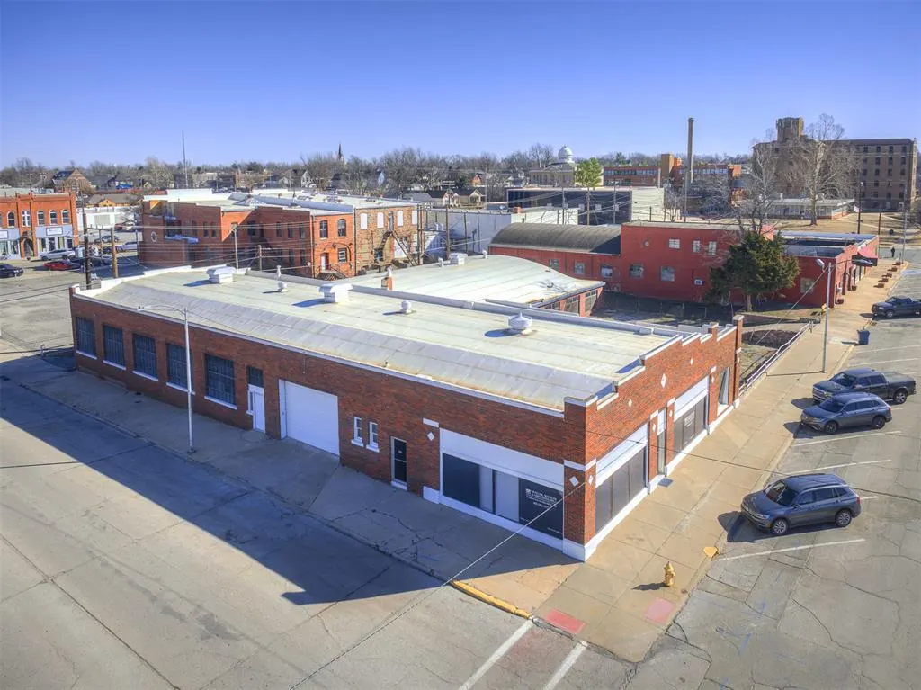 Front exterior — 202 E Harrison Avenue, Guthrie, OK 73044