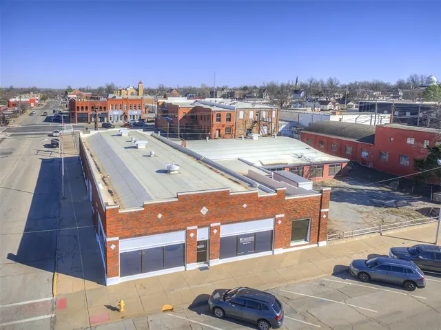 Photo 2 — 202 E Harrison Avenue, Guthrie, OK 73044