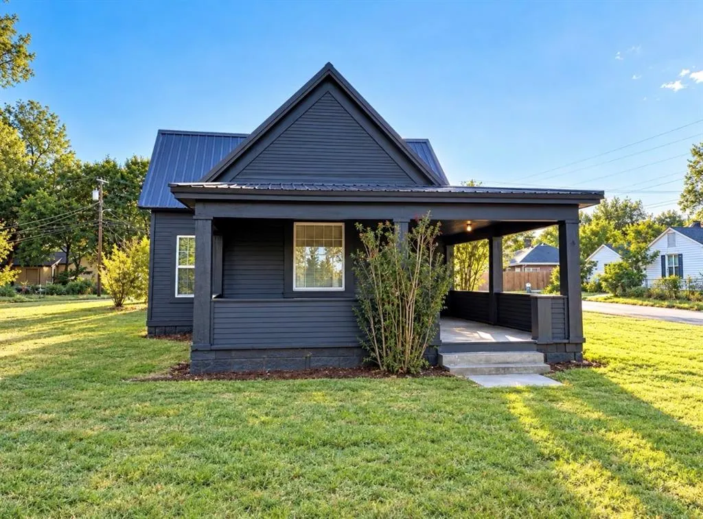 Front exterior — 927 S 18th Street, Chickasha, OK 73018