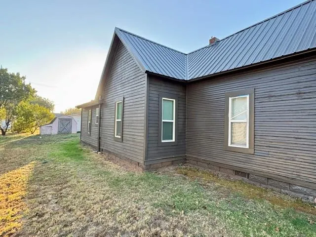 Photo 2 — 927 S 18th Street, Chickasha, OK 73018