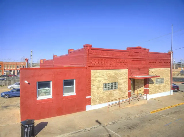 Photo 2 — 123 N 1st Street, Guthrie, OK 73044