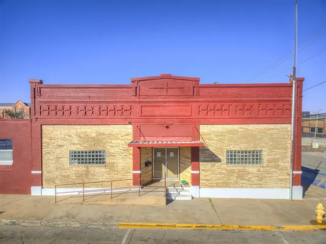 Photo 3 — 123 N 1st Street, Guthrie, OK 73044